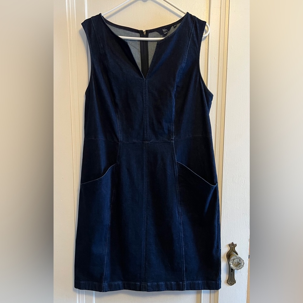 BODEN Denim Dress. Light Fabric. Pockets!